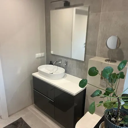 Dom wakacyjny Ceglany Z Jacuzzi, Nad Jeziorem, Przy Lesie