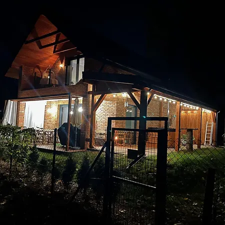 Dom wakacyjny Ceglany Z Jacuzzi, Nad Jeziorem, Przy Lesie