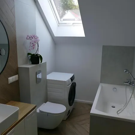 Dom wakacyjny Ceglany Z Jacuzzi, Nad Jeziorem, Przy Lesie