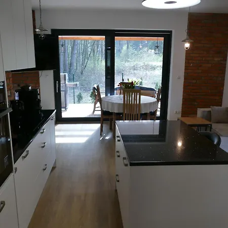 Ceglany Z Jacuzzi, Nad Jeziorem, Przy Lesie