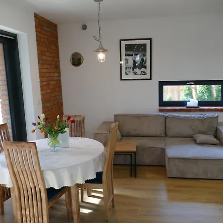 Ceglany Z Jacuzzi, Nad Jeziorem, Przy Lesie