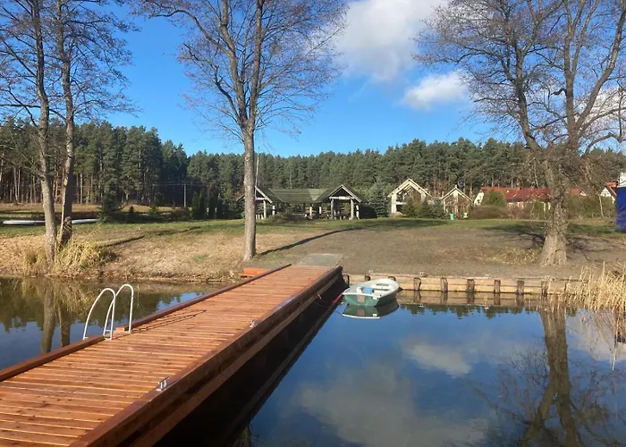 Ceglany Z Jacuzzi, Nad Jeziorem, Przy Lesie