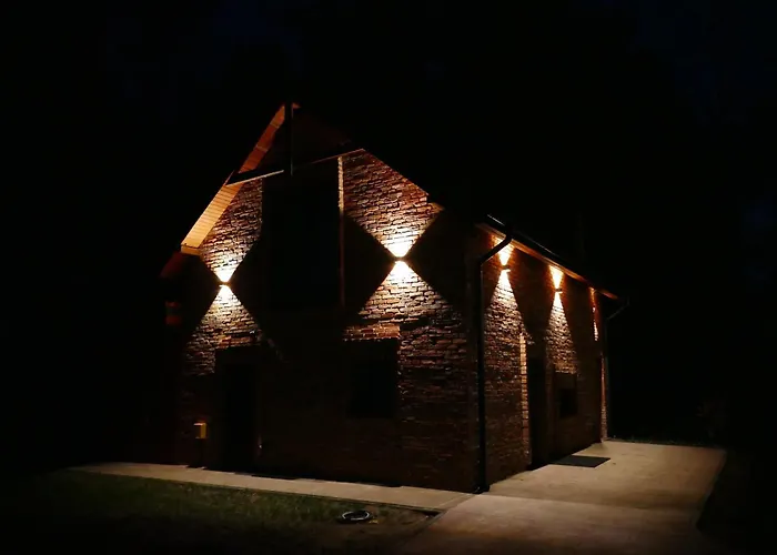 Ceglany Z Jacuzzi, Nad Jeziorem, Przy Lesie Vakantiehuis