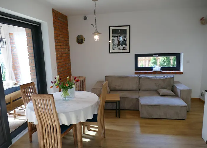 Ceglany Z Jacuzzi, Nad Jeziorem, Przy Lesie